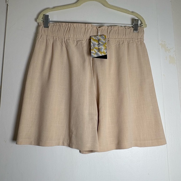 NWT Women's Tan Shorts Size L - 5” Inseam - Picture 4 of 10
